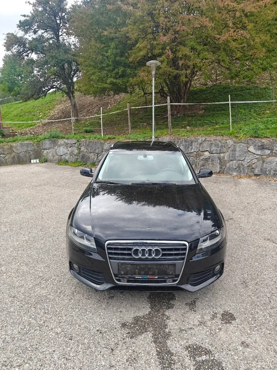Audi A4 2010 photo 2