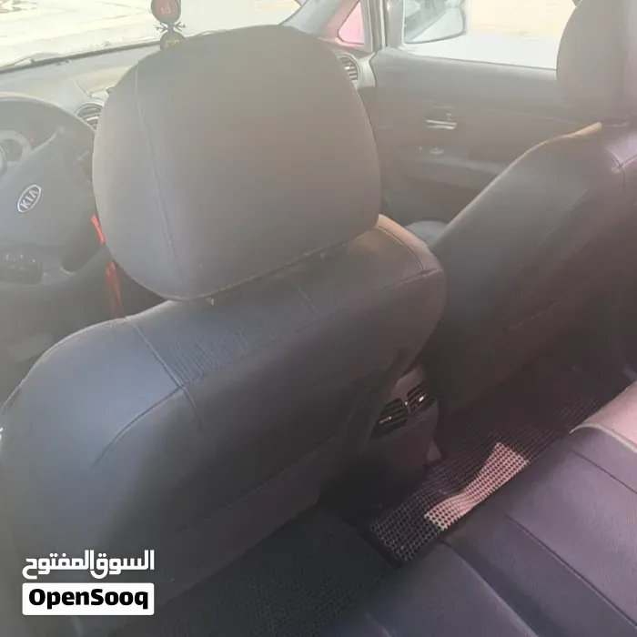 Kia Carens 2012 photo 4