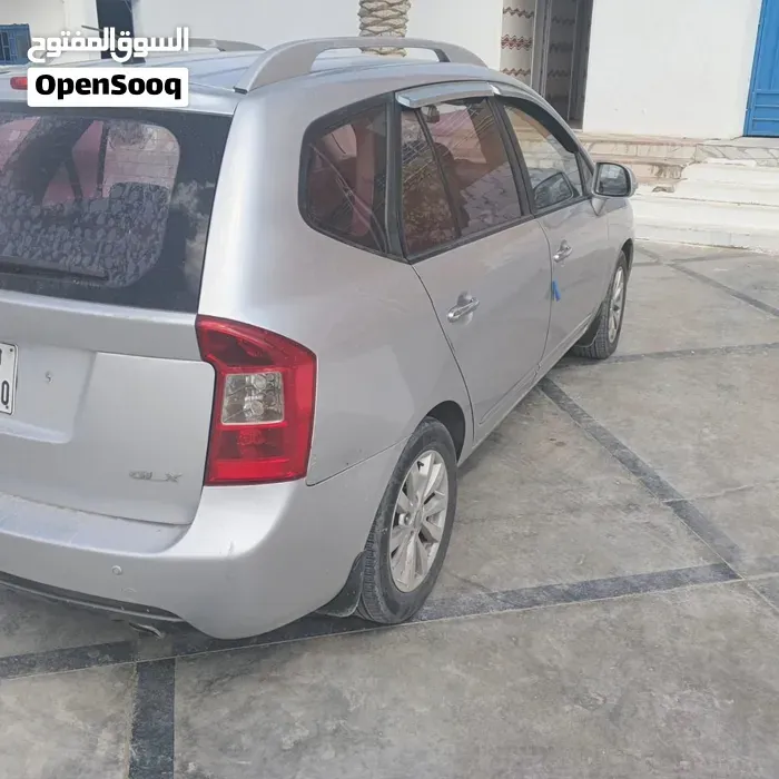 Kia Carens 2012 photo 2