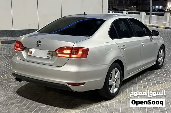 Volkswagen Jetta 2012 photo 3