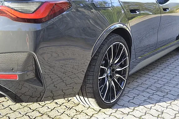 BMW I4 2023 photo 3