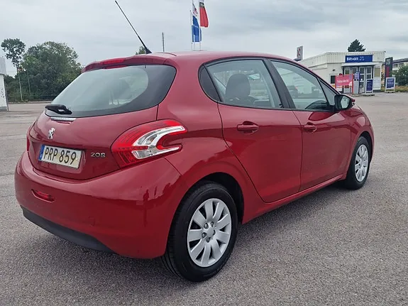 Peugeot 208 2014 photo 3