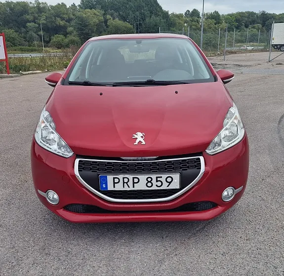 Peugeot 208 2014 photo 5