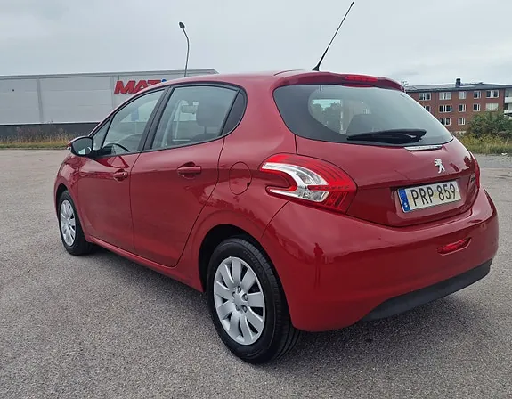Peugeot 208 2014 photo 4