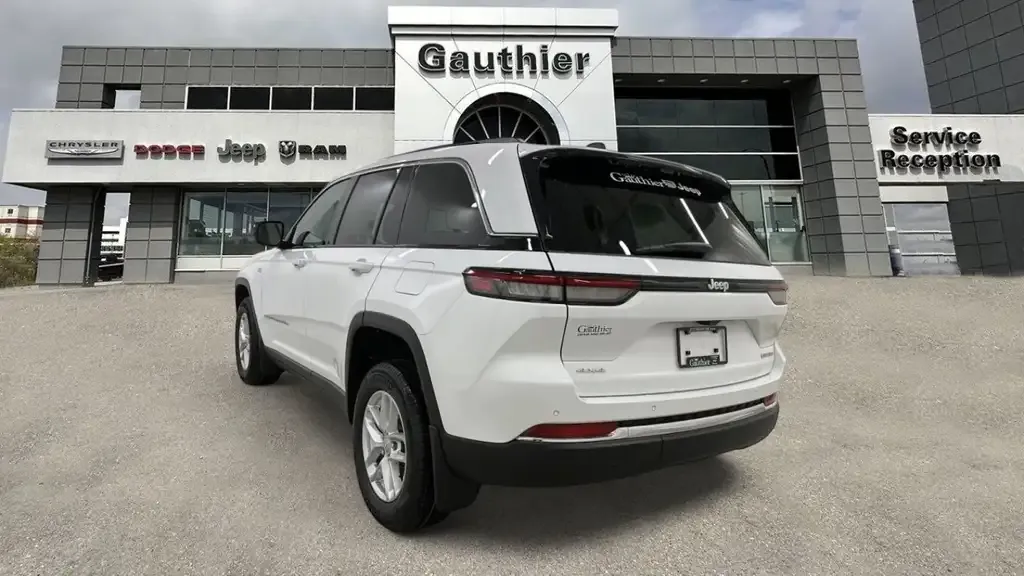 Jeep Grand Cherokee 2026 photo 4