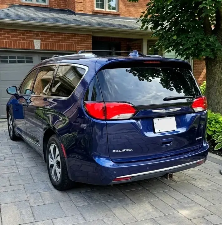 Chrysler Pacifica 2017 photo 2