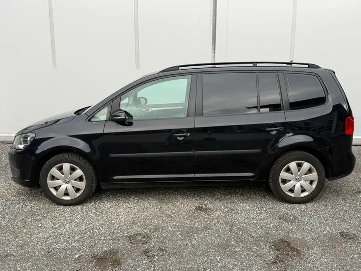 Volkswagen Touran 2012 photo 2