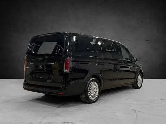 Mercedes-Benz Eqv 300 2025 photo 3
