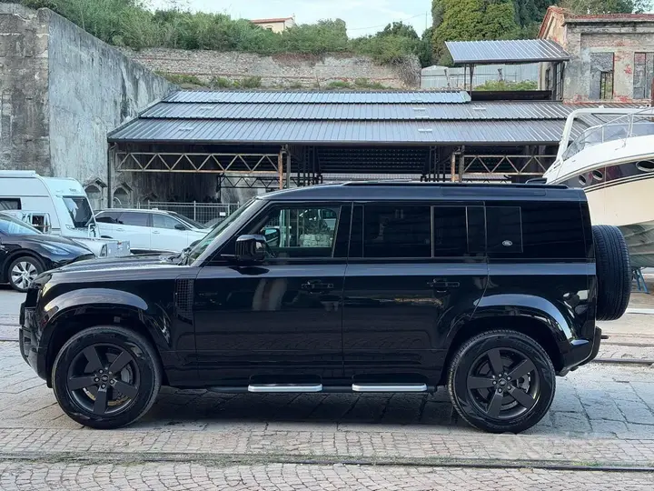 Land Rover Defender 2022 photo 4