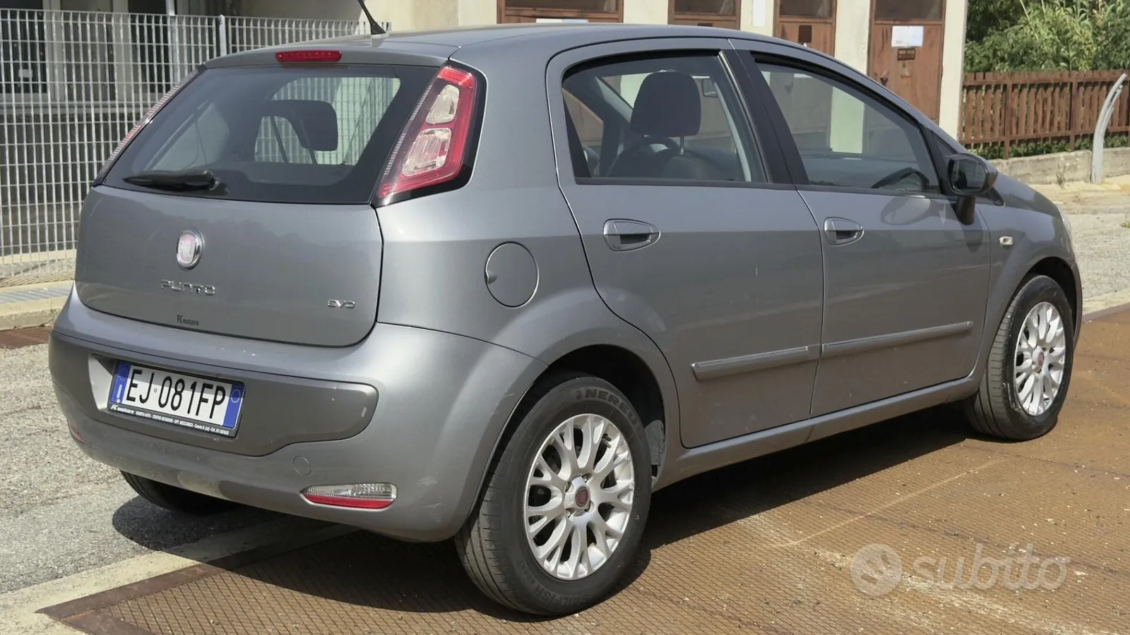 Fiat Grande Punto 2011 photo 3