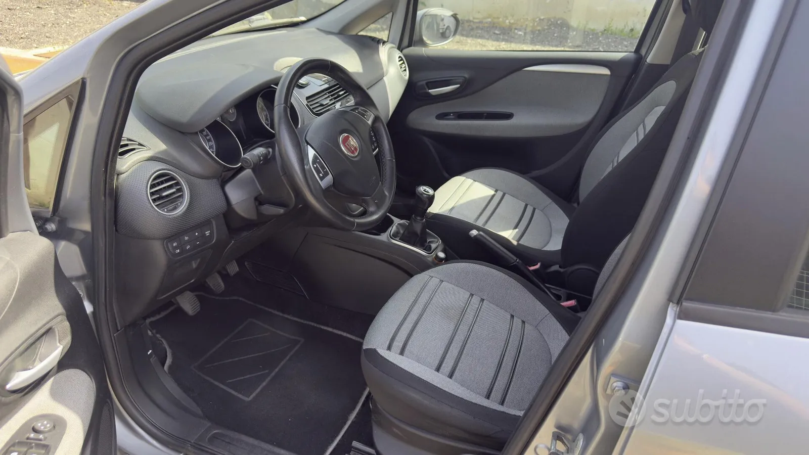 Fiat Grande Punto 2011 photo 5