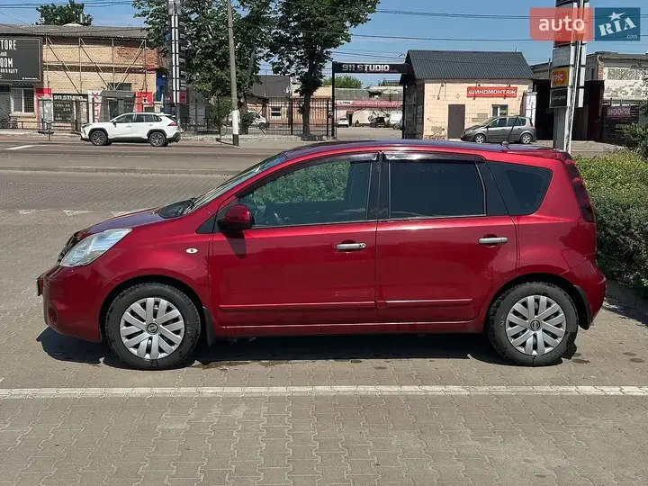 Nissan Note 2011 photo 4