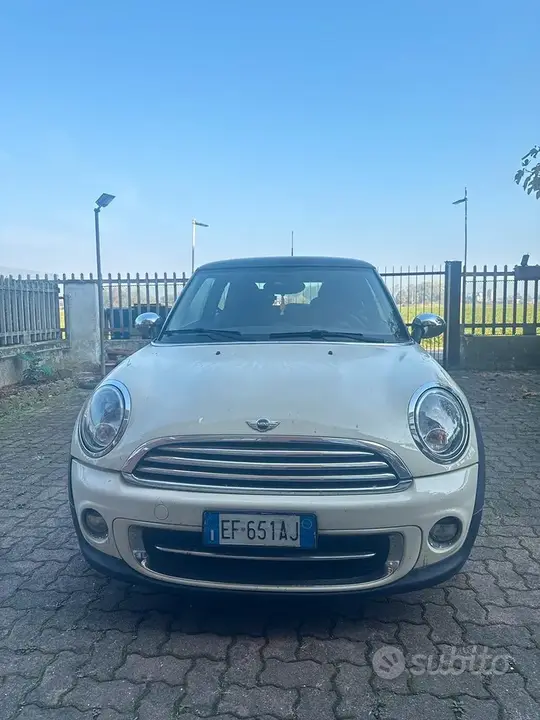 Mini Cooper 2010 photo 2