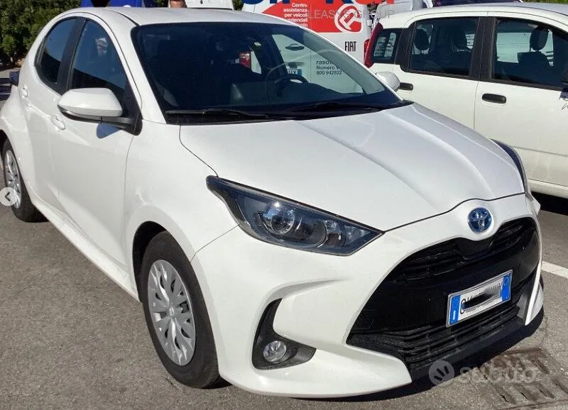 Toyota Yaris 2022 photo 2