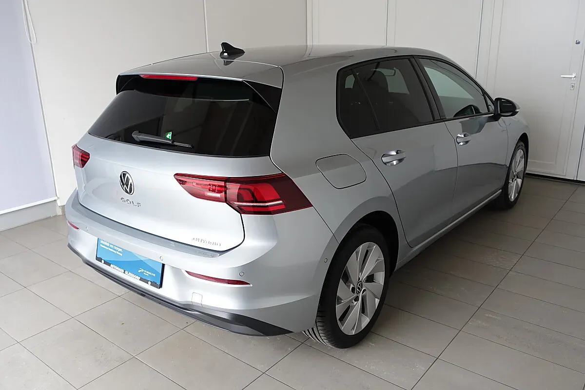 Volkswagen Golf 2025 photo 3