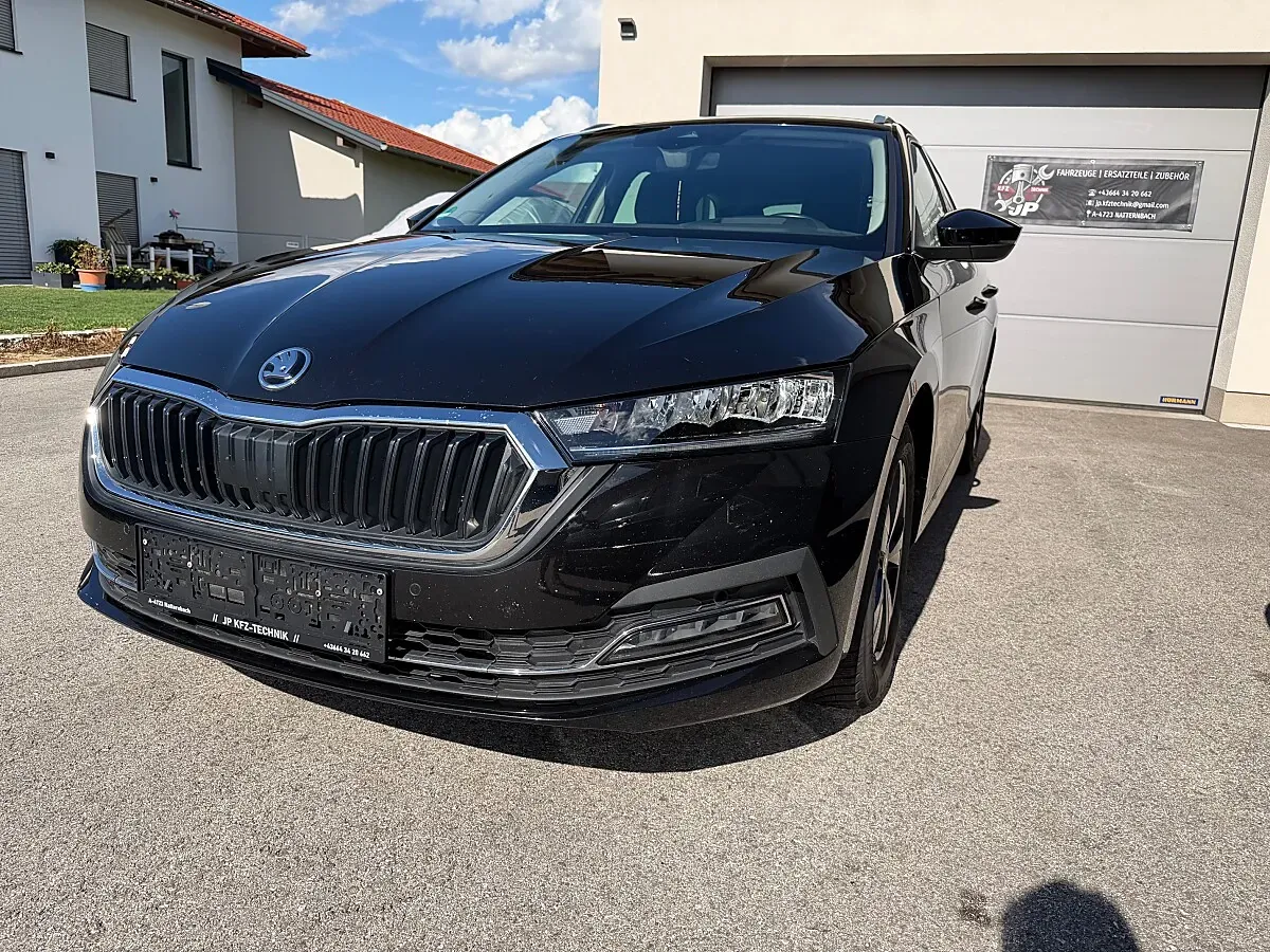 Skoda Octavia 2023 photo 2