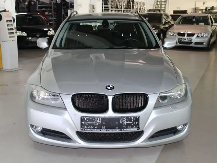 BMW 318D 2009 photo 4