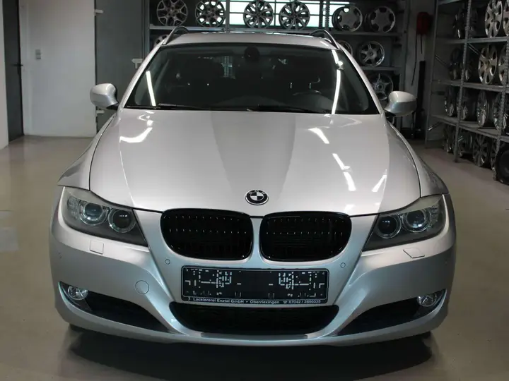 BMW 318D 2009 photo 2