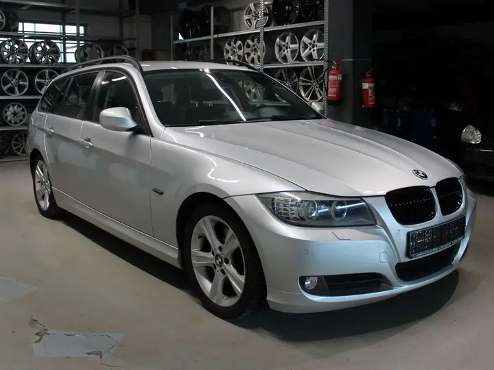 BMW 318D 2009 photo 3