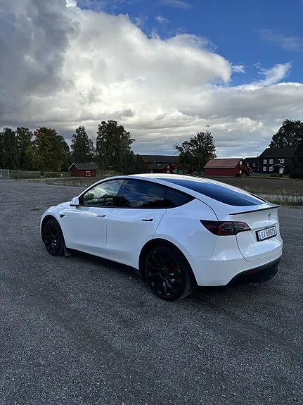 Tesla Model Y 2024 photo 3