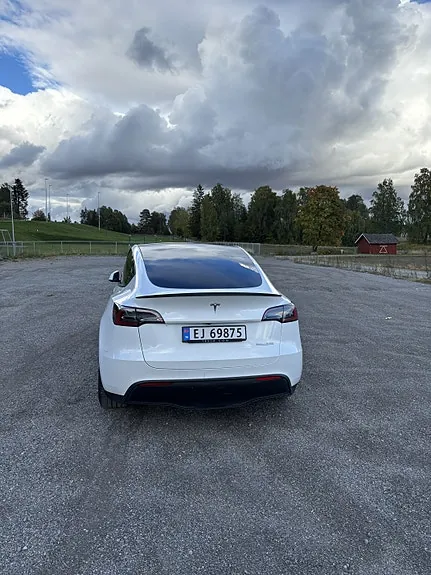Tesla Model Y 2024 photo 4
