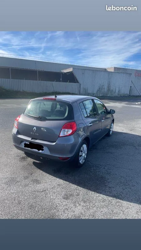 Renault Clio 2009 photo 2