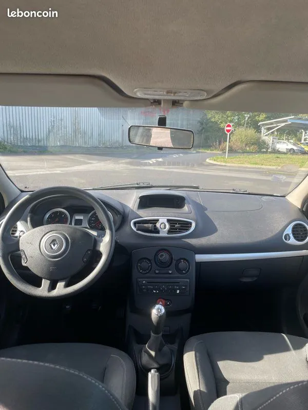 Renault Clio 2009 photo 3