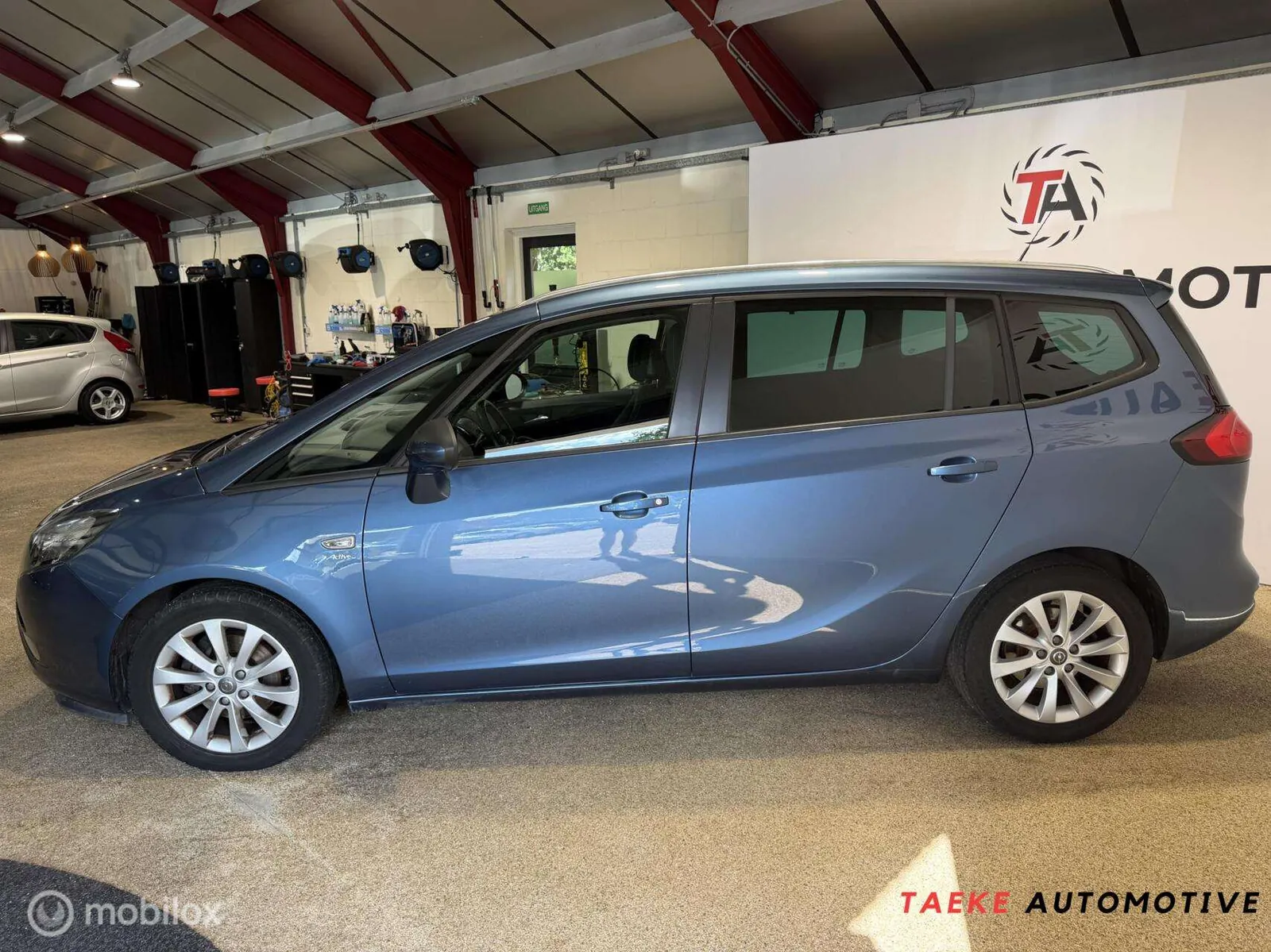 Opel Zafira Tourer 2013 photo 2