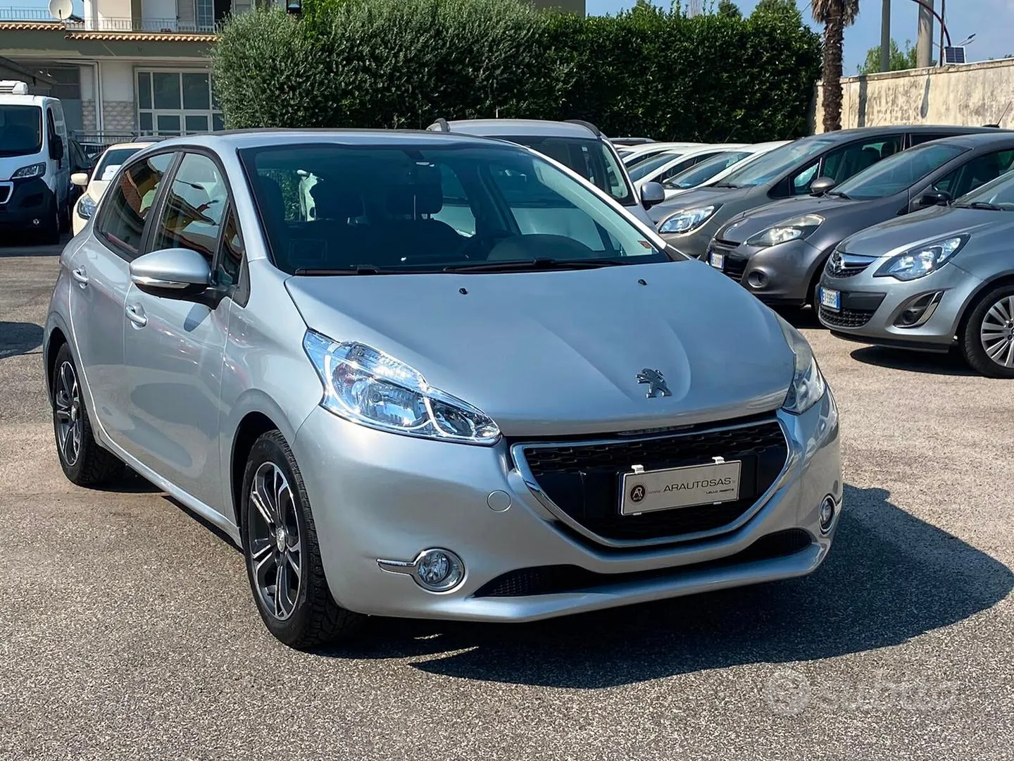Peugeot 208 2015 photo 3