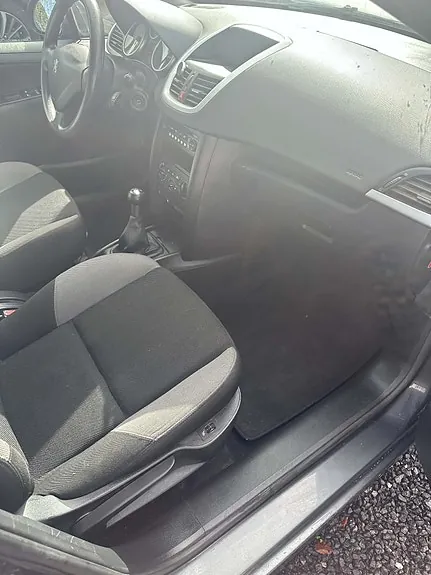Peugeot 207 2008 photo 5