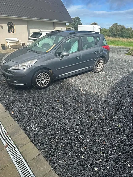 Peugeot 207 2008 photo 2