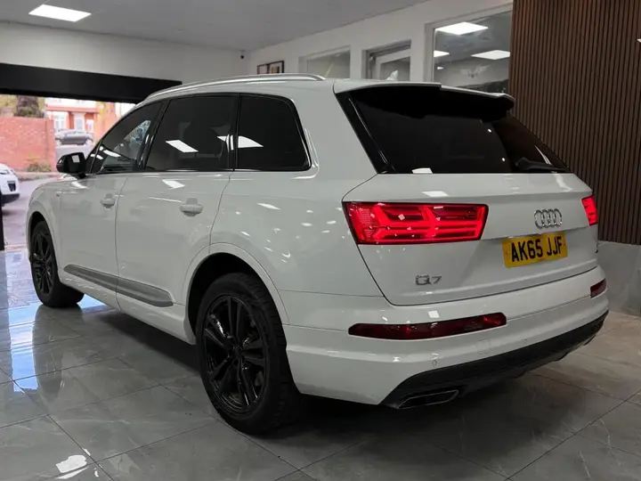 Audi Q7 2016 photo 2