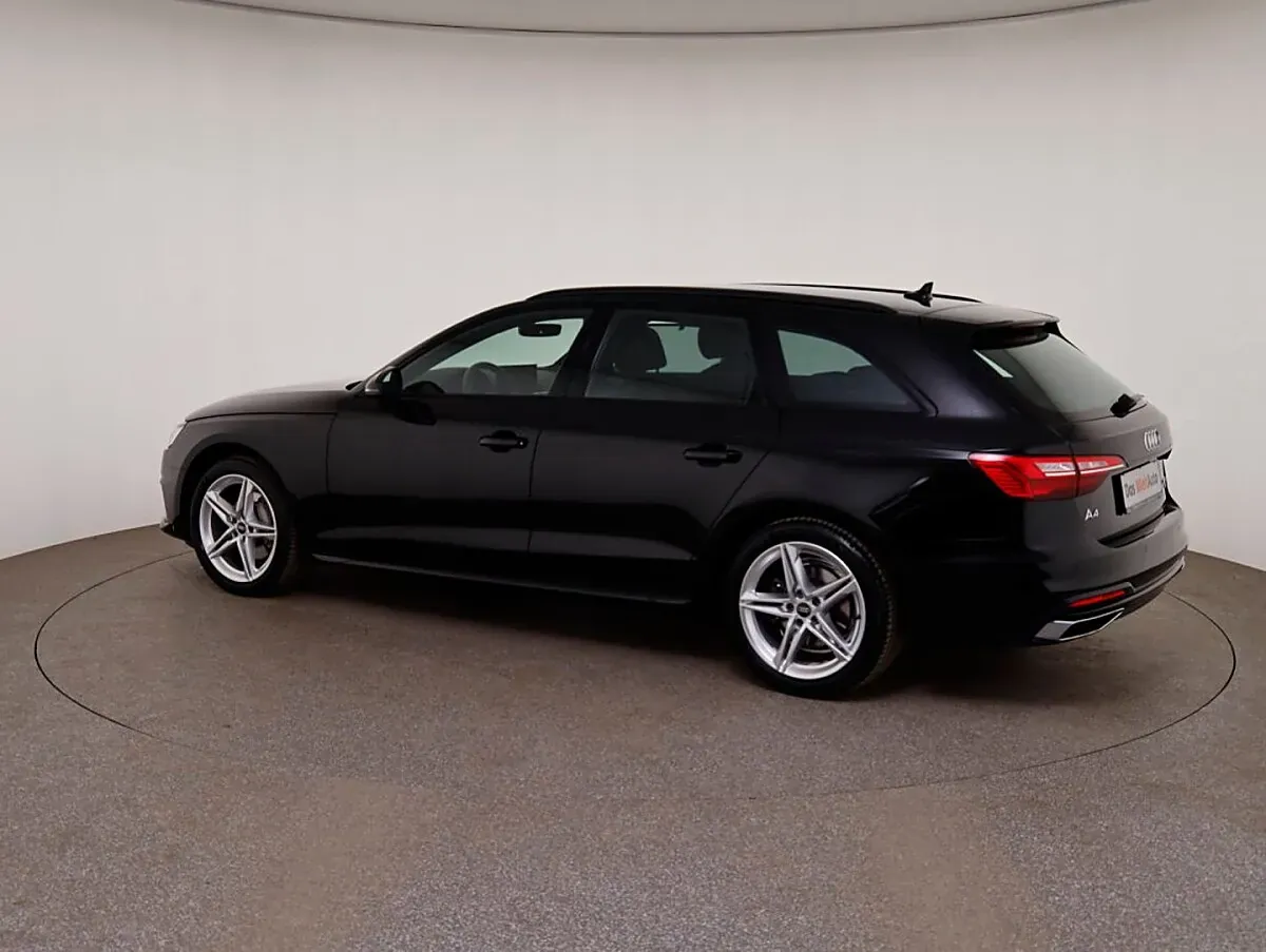 Audi A4 2023 photo 3