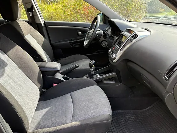 Kia Ceed 2011 photo 3
