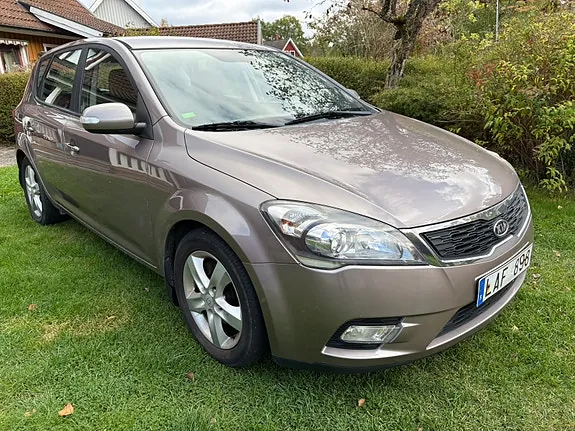 Kia Ceed 2011 photo 2