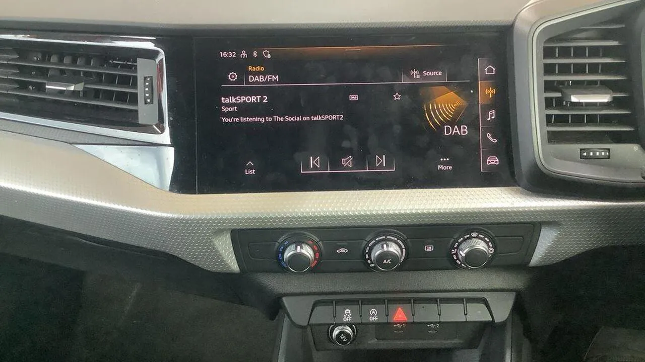 Audi A1 2023 photo 2