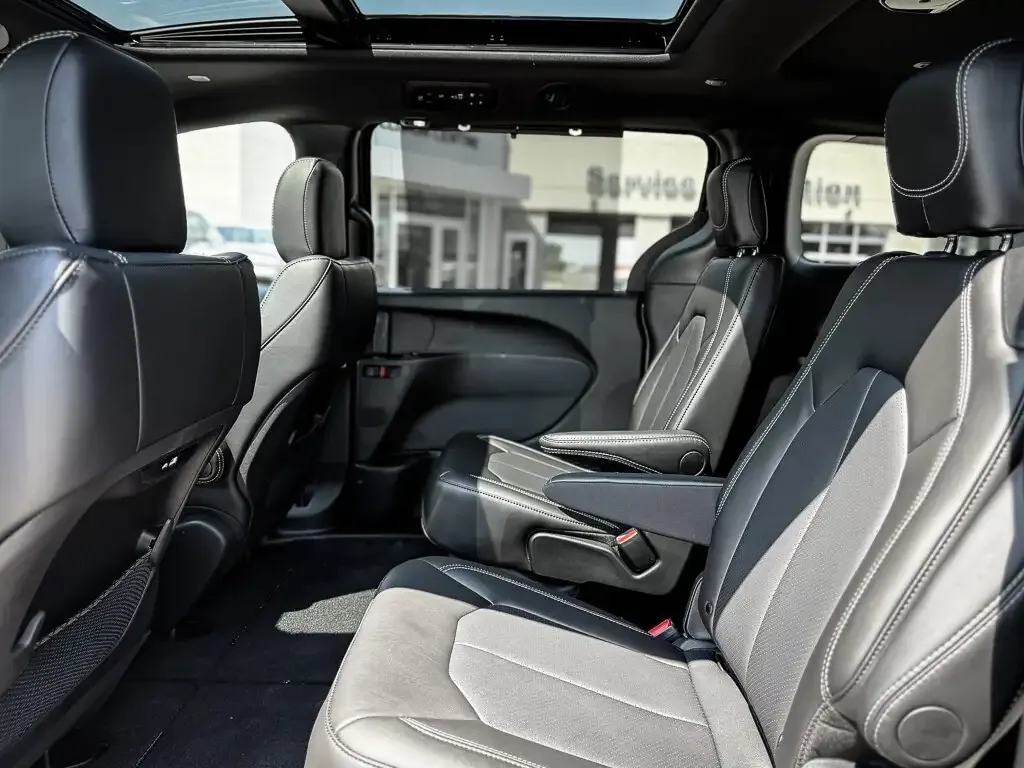 Chrysler Pacifica 2027 photo 5