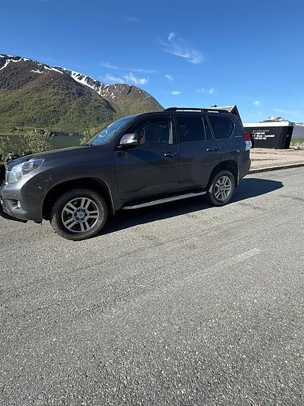 Toyota Land Cruiser 2011 photo 2
