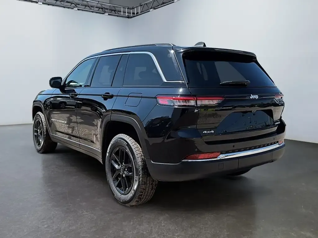Jeep Grand Cherokee 2026 photo 5