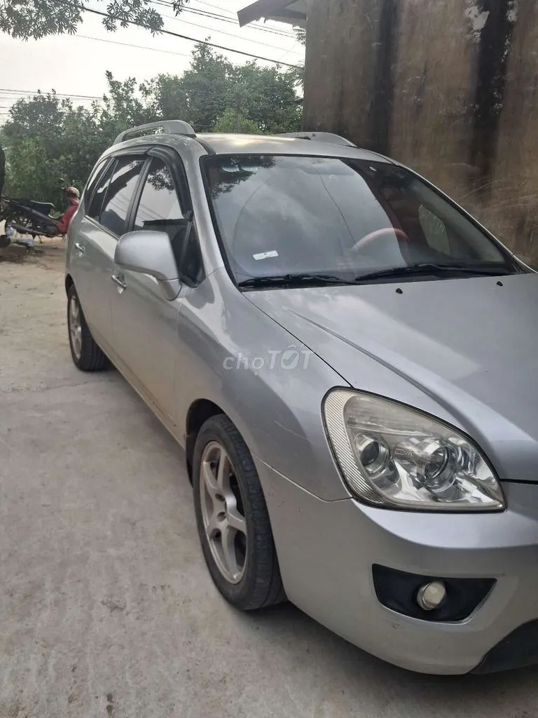 Kia Carens 2010 photo 2