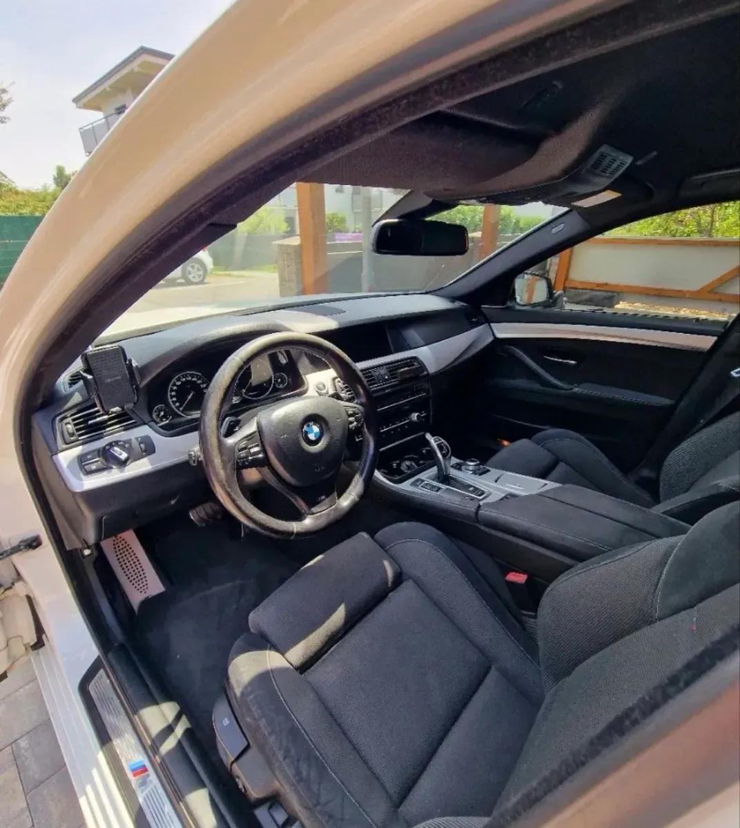 BMW 5 Series 2012 photo 2