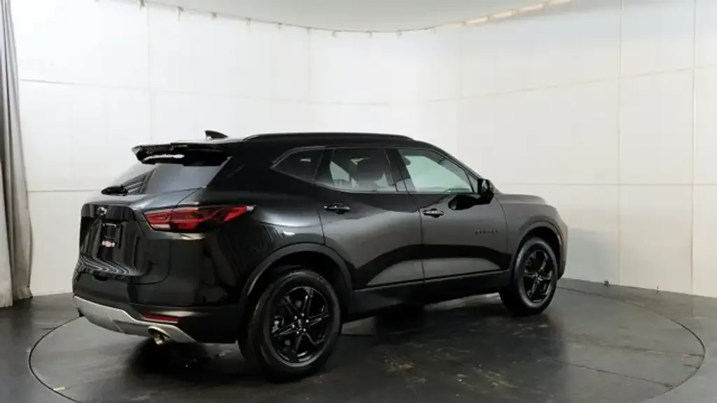 Chevrolet Blazer 2024 photo 3