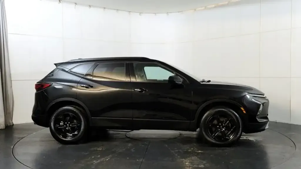 Chevrolet Blazer 2024 photo 2
