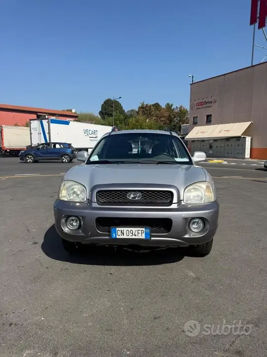 Hyundai Santa Fe 2004 photo 2