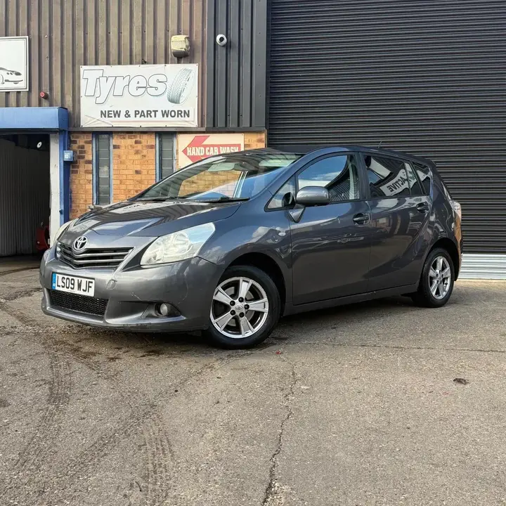 Toyota Verso 2009 photo 2