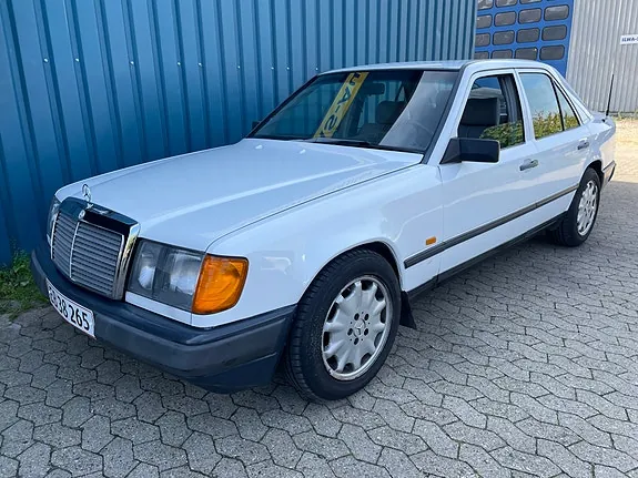 Mercedes-Benz 230 E