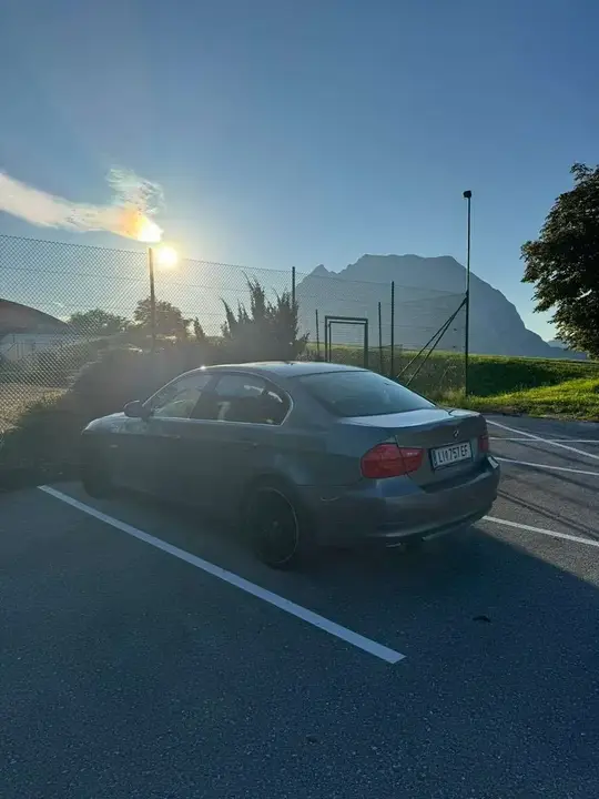 BMW 3Er-Reihe 325I 2009 photo 2