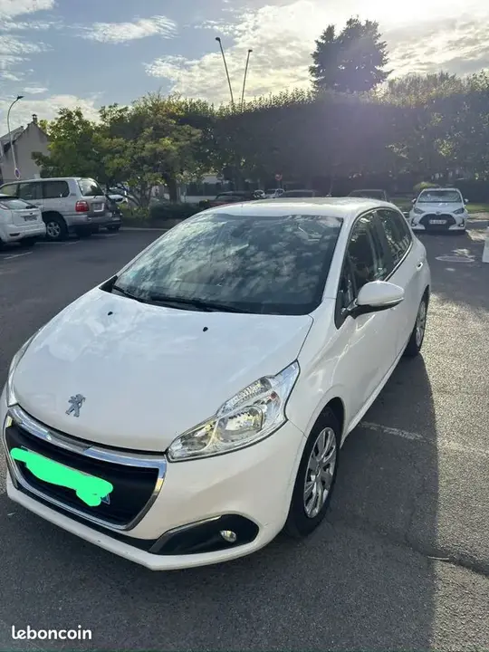 Peugeot 208 2016 photo 2