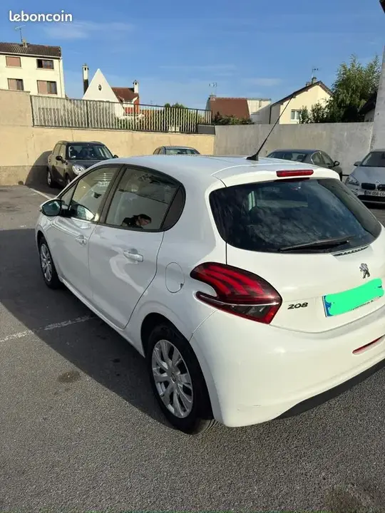 Peugeot 208 2016 photo 3