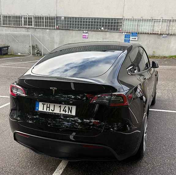 Tesla Model Y 2023 photo 4